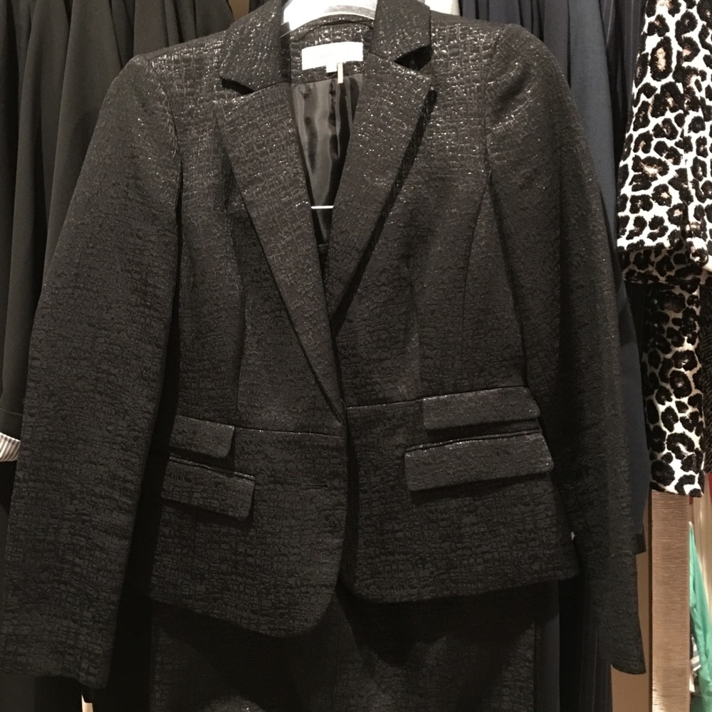 Suit skirt suit
